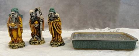 Lot 280 · Figurines & plate