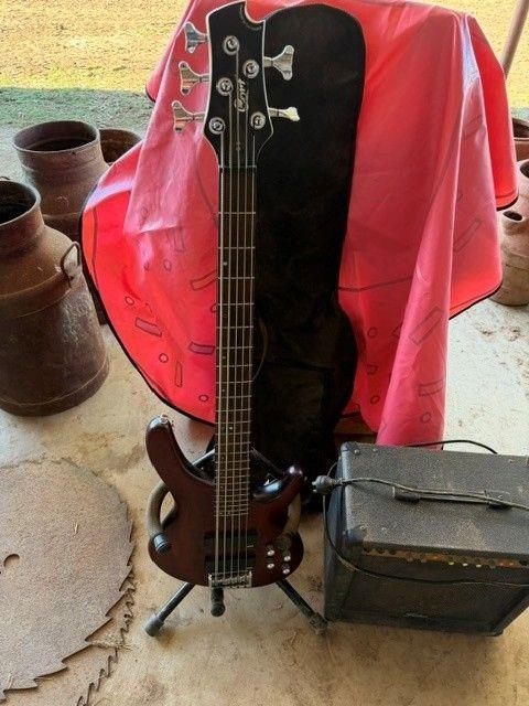Lot 282 · Bass Guitar & Amp