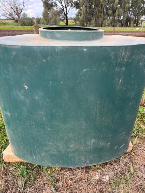 Lot 95 · Polymaster 300-400ltr tank