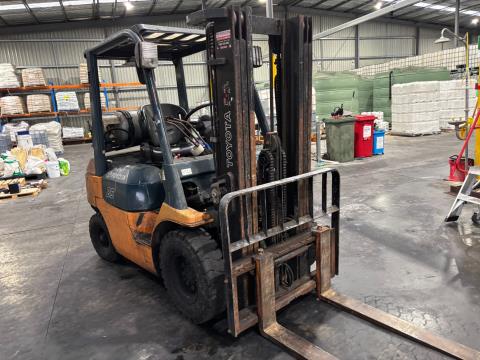 Toyota 25 Forklift