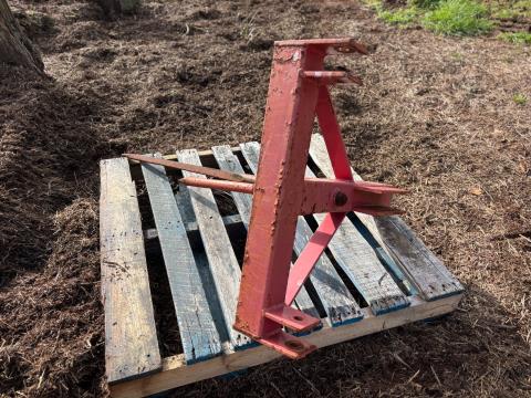 Lot 5 · Kanga 3PL Bale Spike