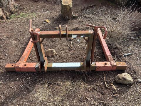 Lot 9 · 3PL Bale Handler