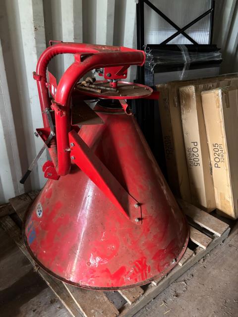 Lot 14 · Silvan 500 3PL Spreader