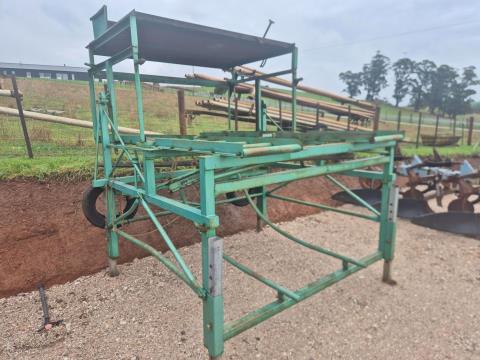 Lot 118 · Manual Bin Tipper