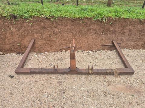 Lot 120 · 3PL Bale Forks
