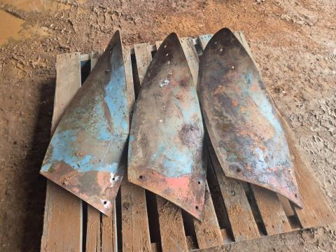 Lot 122 · NEW Steel Mouldboards x 3
