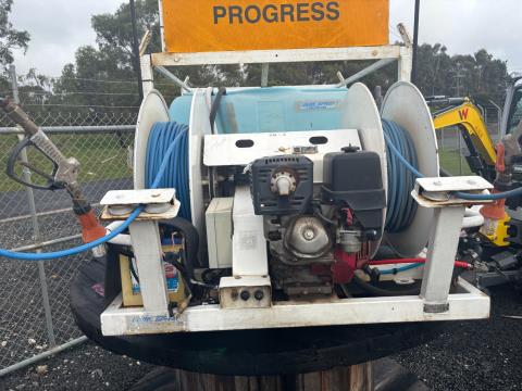 Lot 32 · Quikspray Twin Reel Remote 600L Spray Unit