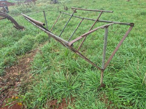 Lot 132 · Hay Feeder