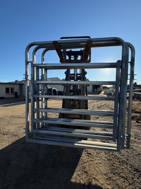 Lot 44 · 1 x Arrowquip Gate XPE 6Bar