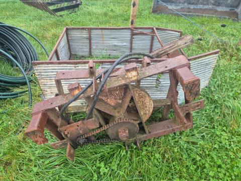 Lot 140 · 3PL Hydraulic Box Tipper