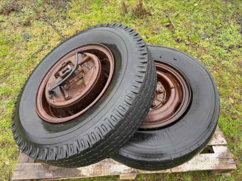 Lot 60 · Ford Wheels & Wheels and Stub Axle