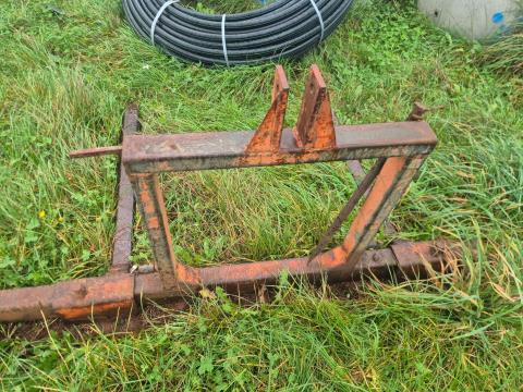 Lot 141 · 3PL Bale Feeder