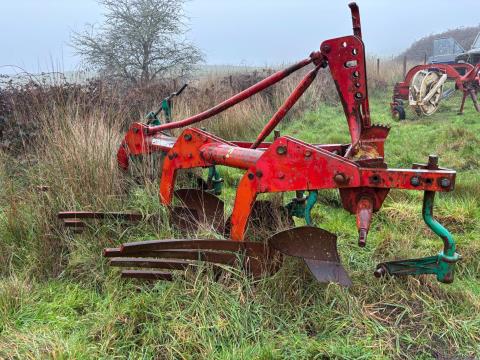 Lot 142 · Kverneland 3 Furrow Plough