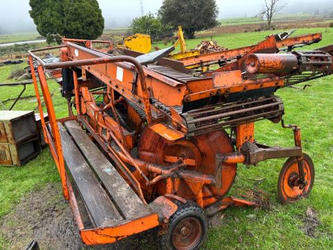 Lot 144 · Faun Underhaug 1600 Single Row Potato Harvester with Elevator