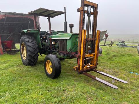 Lot 147 · John Deere 2130 2WD Tractor