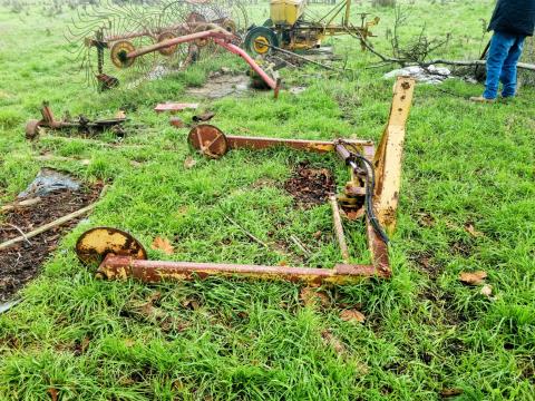 Lot 156 · Bale Feedout Clamp