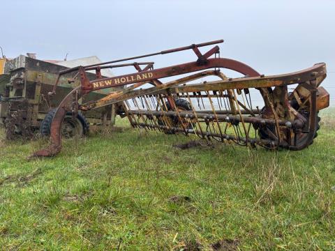 Lot 77 · New Holland Trailing 56 Hay Rake