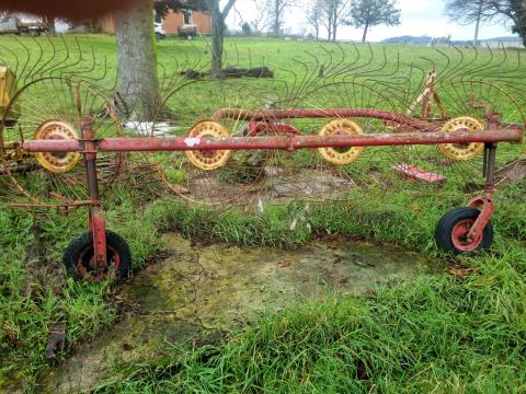 Lot 157 · 4 Wheel Hay Rake