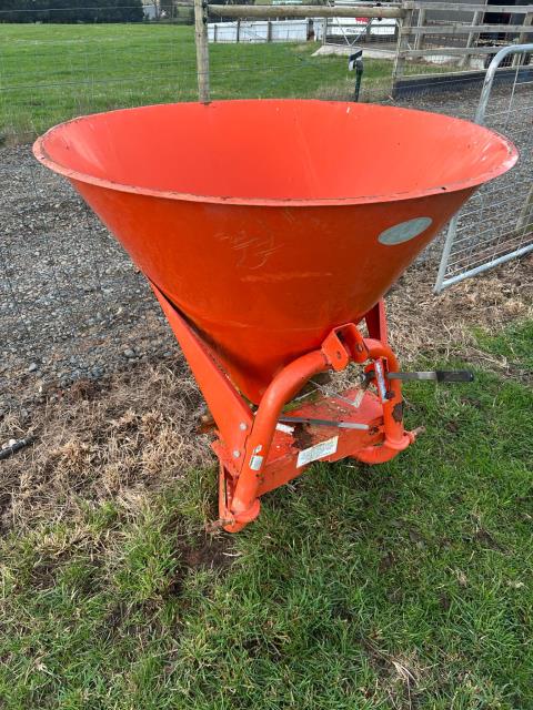 Lot 161 · Howard 500 Spreader