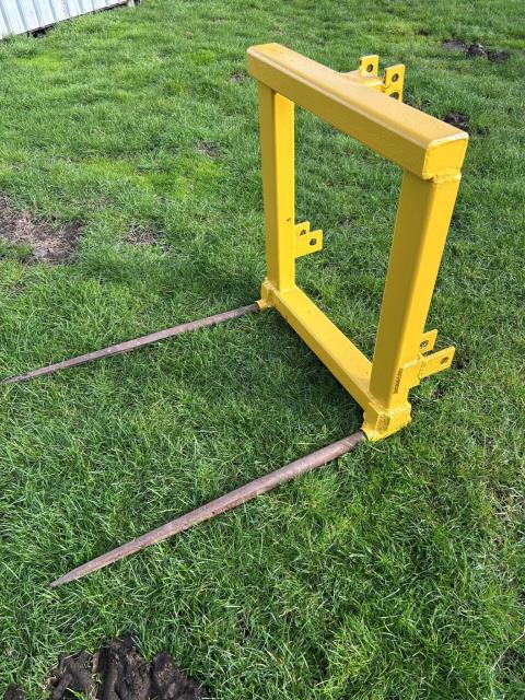 Lot 164 · Hay Spike Forks