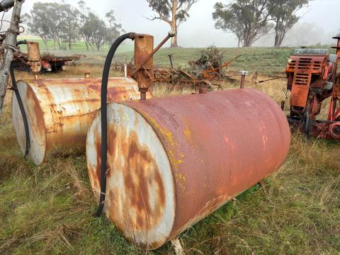 Lot 85 · Pair of 1000L Fuel Tanks