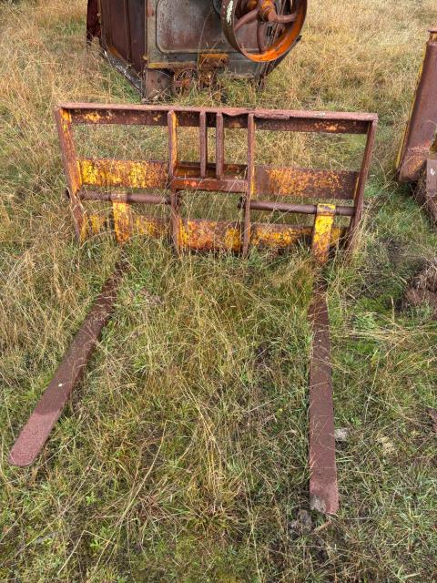 Lot 90 · Bale Forks 3PL