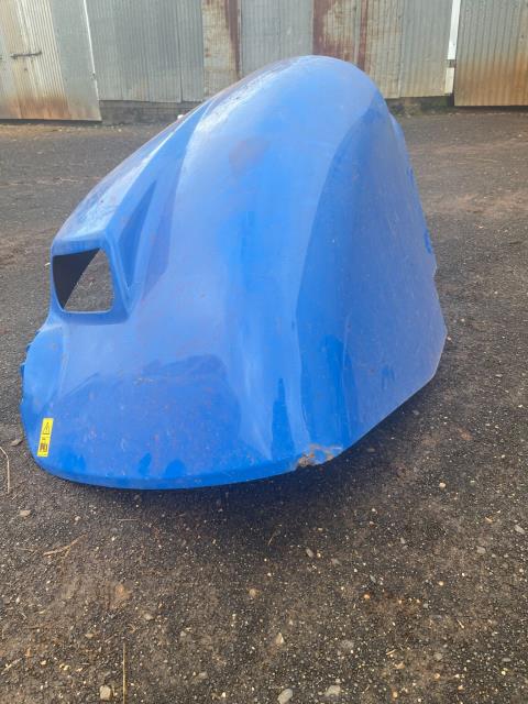 Lot 185 · New Holland T6 & T7 Series Mudguard
