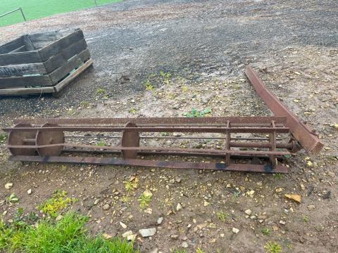 Lot 189 · Crumbler Frame