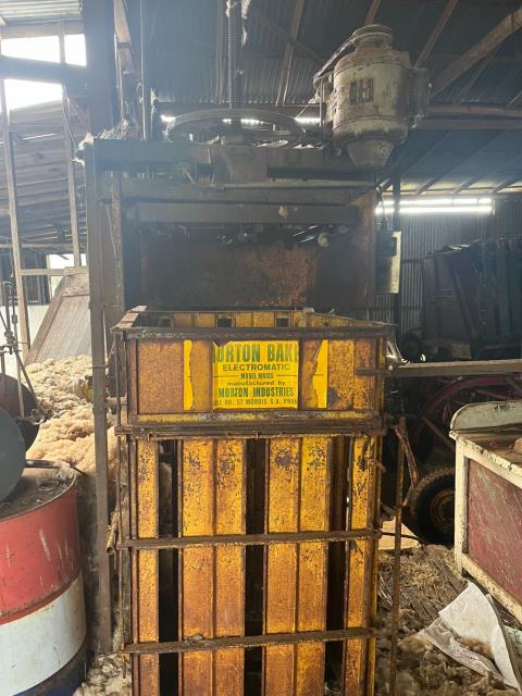 Lot 193 · Norton MB105 Hydraulic Wool Press
