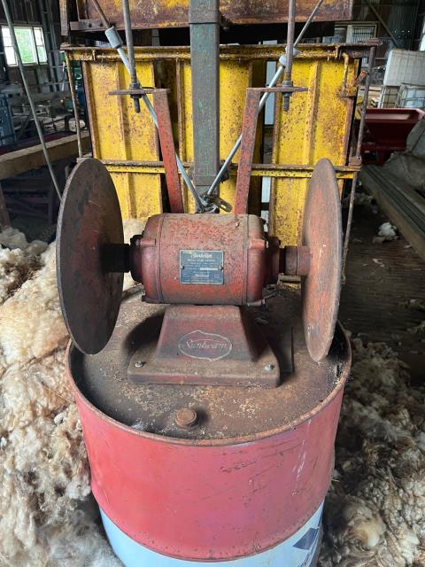 Lot 194 · Sunbeam Double Ended Grinder