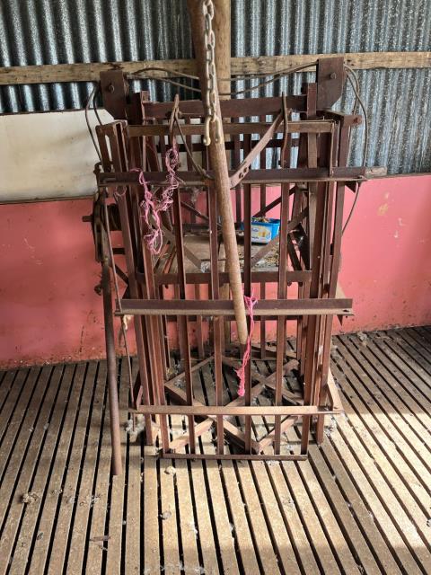 Lot 196 · Manual Wool Press