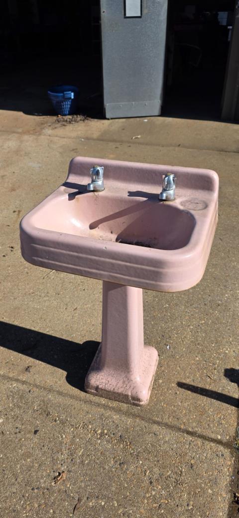 206 · Pink Ceramic Wash Basing Complete with Stand