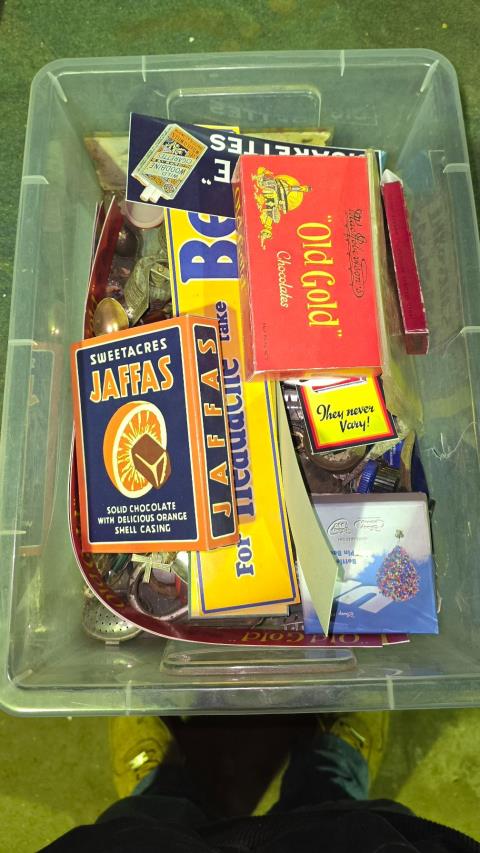 031 · Sundries lot with advertising (some reproductions)