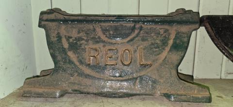 037 · Cast Reol Trough Ends