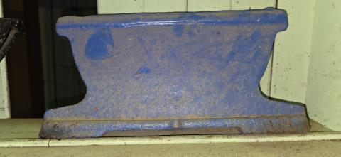 039 · Cast Iron Unbranded Trough Ends