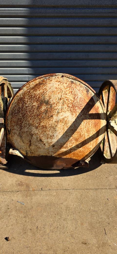 144 · Unknown Pair of Ends, Wheel, Colar & Lid (damaged handle to lid)