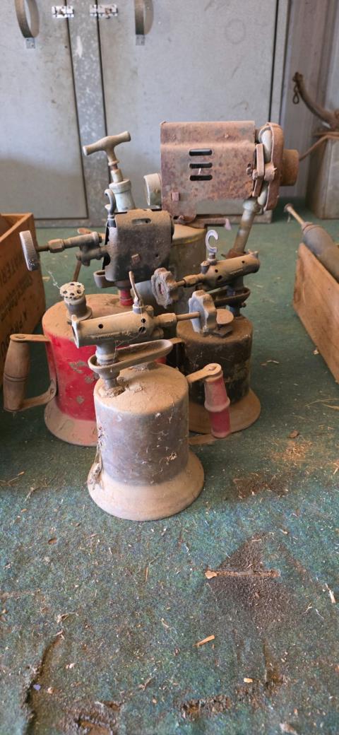054 · Job lot 4 (1 large brass torch & 3 bell ends)