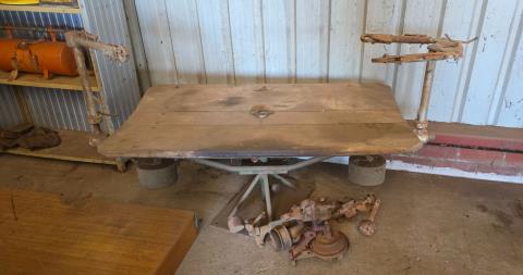 074 · Coopers Crutching Table (complete + extras)