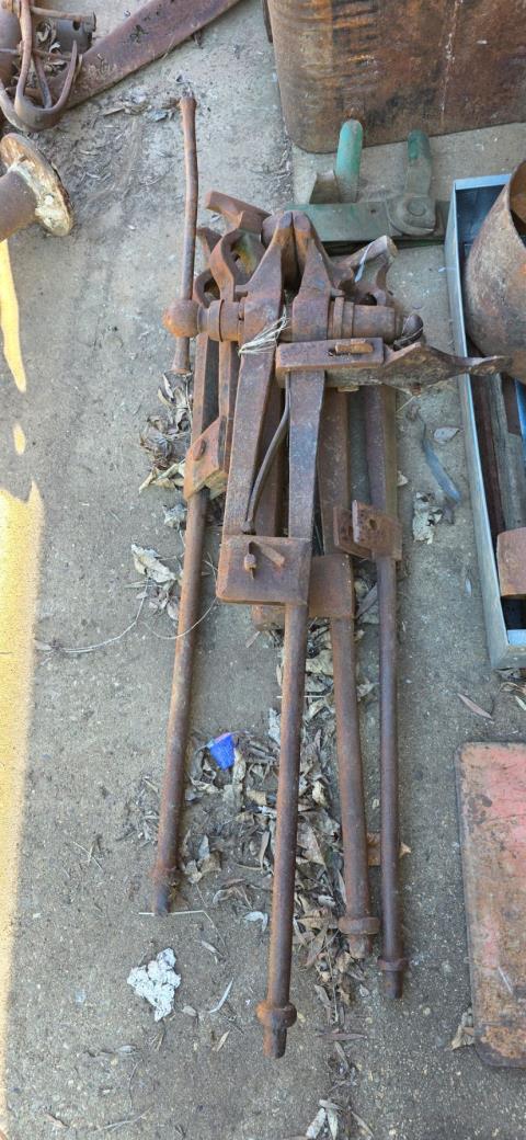 075 · Leg Vice Lot, full & parts