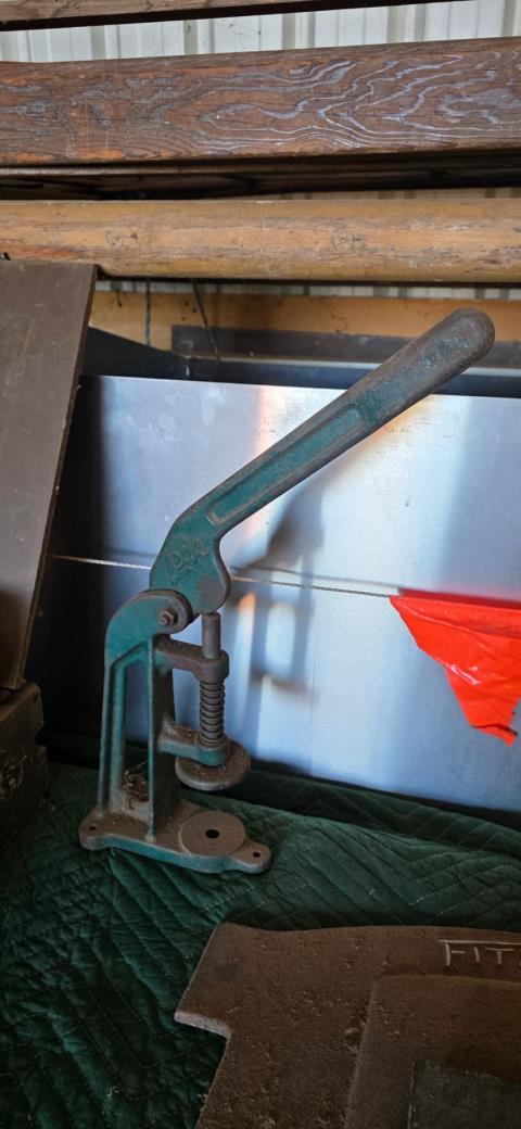 080 · Leda Reloader & sundries box