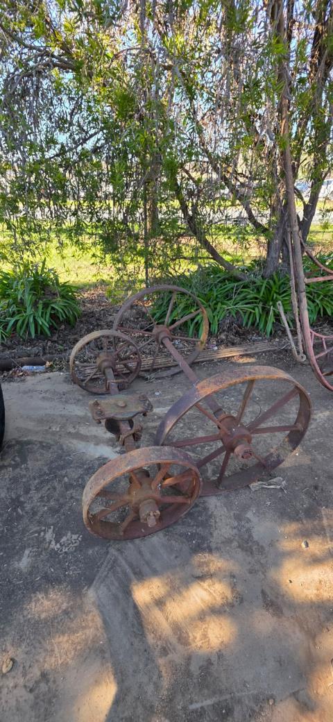172 · Set Cast Wheels. Front & Rear. Possibly Hicks