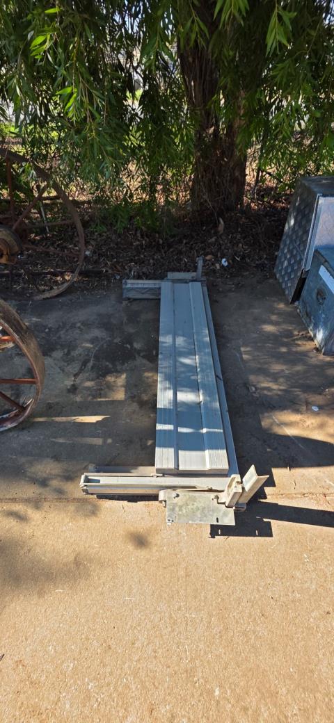 Tailgate Lifter in working condition