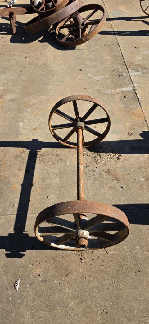 193 · Small Set Cast Wheels on Axle
