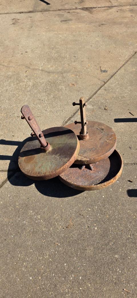 200 · 3 x Solid Cast Wheels