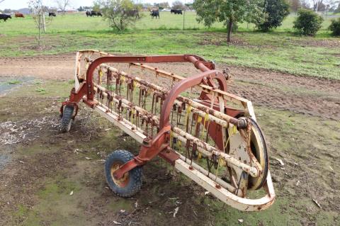 Lot 24 · New Holland 57 Rotary Bar Rake