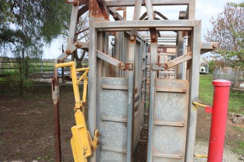 Lot 26 · Cattle Crush (Vet Crush)