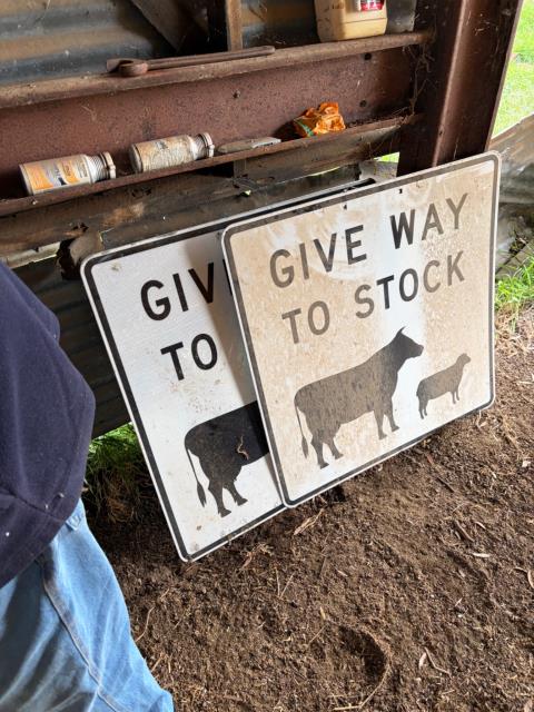 014 · Give Way to Stock signs