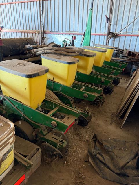 027 · John Deere Planter 6Row 30Inch Spacings