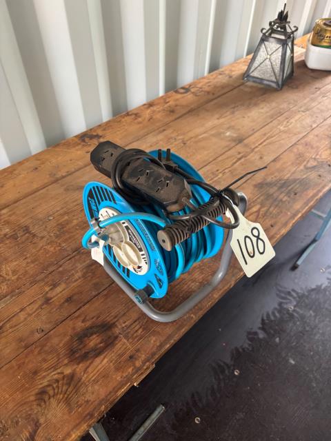 Lot 108 · 25M power lead
