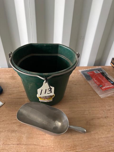 18.9 ltr Bucket + Hand scoop